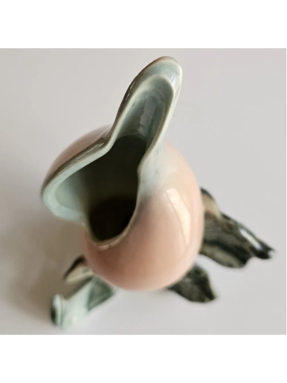 Mid-Century Modern Hull Pottery Ebb Tide Conch Shell Bud Vase - Peach & Green 7